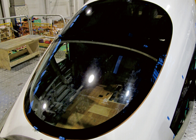 Ventanas delanteras de trenes, subterr&aacute;neos y locomotoras de alta velocidad